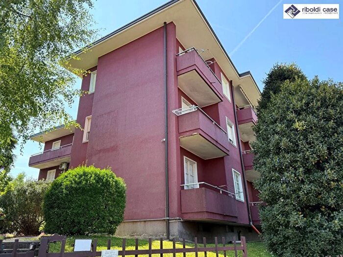 Appartamento trilocale in vendita in Verano Brianza