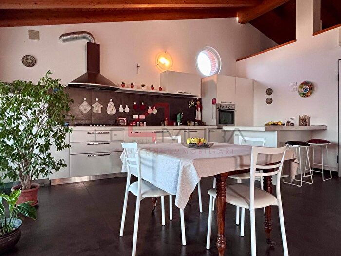 Appartamento con 6 locali in vendita in Nogara