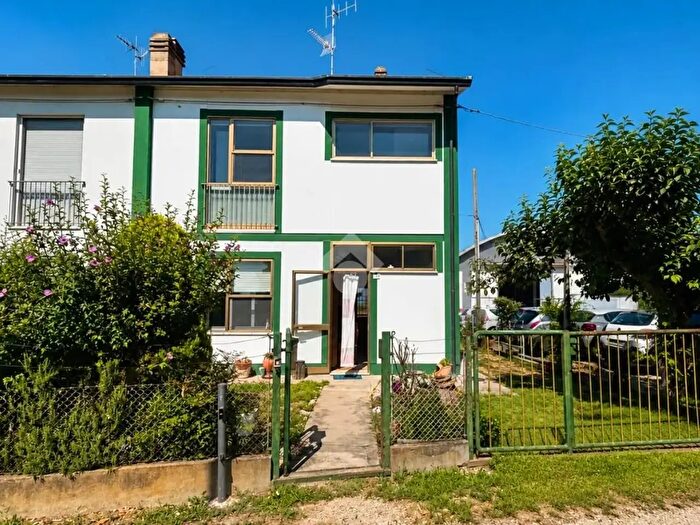 Casa quadrilocale in vendita in Via Ragone, Ravenna