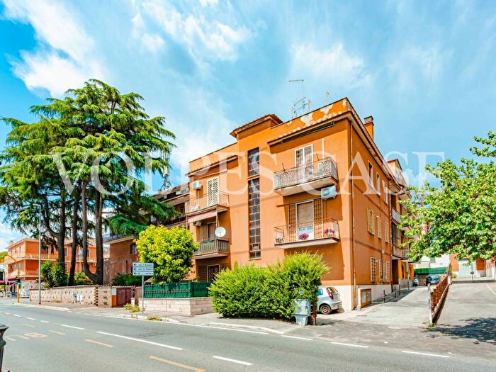 Appartamento trilocale in affitto in Via Del Casale Di San Basilio, San Basilio, Roma