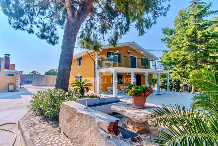 Casa con 5 locali in vendita in Contrada Montevitolo, Andria