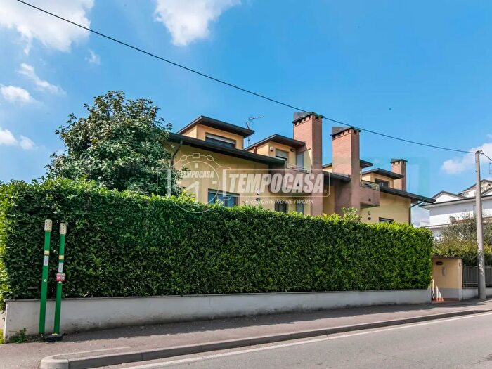 Appartamento trilocale in vendita in Via Biringhello, Lainate