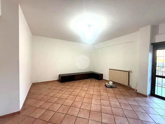 Appartamento trilocale in affitto in Via Bazzicaluva Ettore, Roma