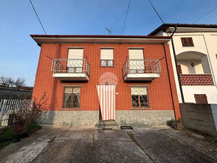 Casa con 7 locali in vendita in Via Asti, Calliano