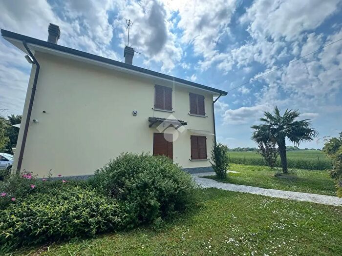 Casa con 5 locali in vendita in Via Nonantolana, Modena