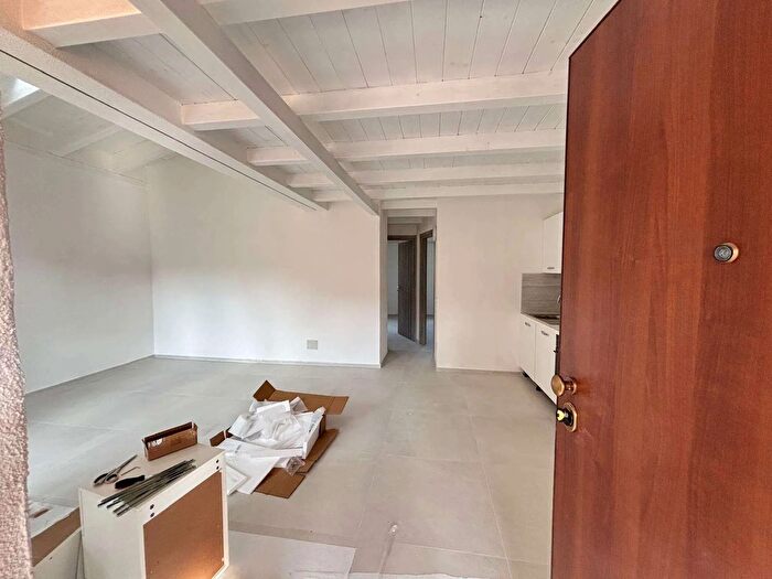 Appartamento trilocale in affitto in Lavena Ponte Tresa