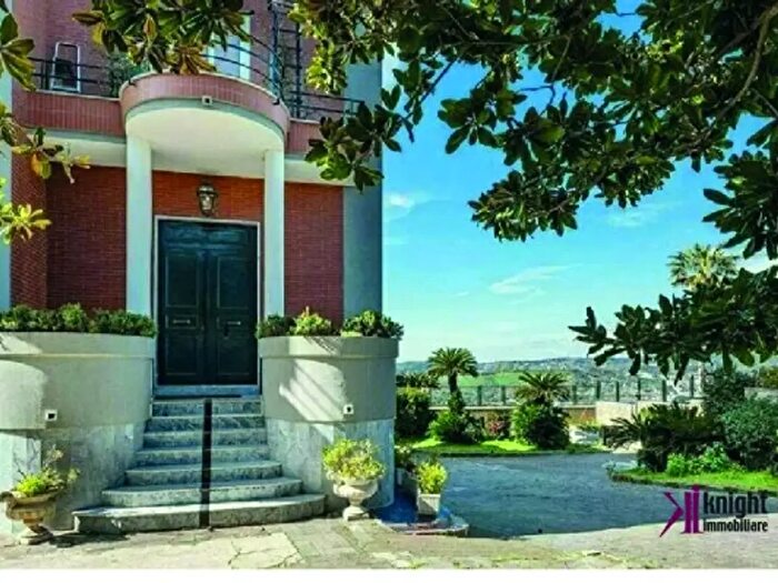 Casa con 6 locali in vendita in Via Alessandro Manzoni, Napoli