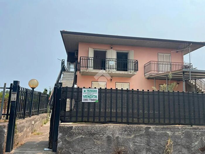 Appartamento trilocale in vendita in Via Mascali Riposto, Mascali