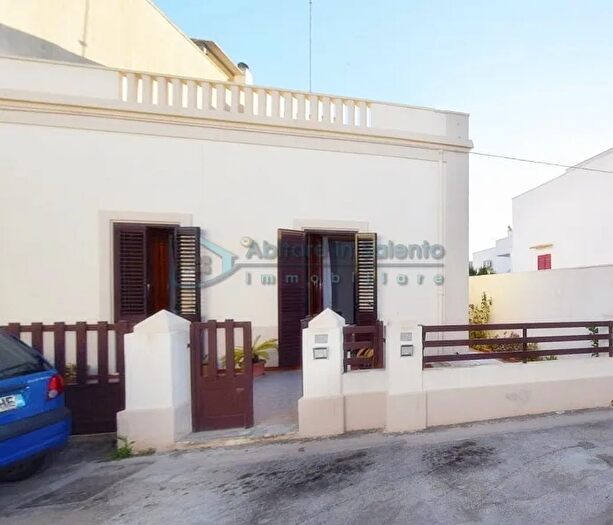 Casa con 6 locali in vendita in Gagliano Del Capo