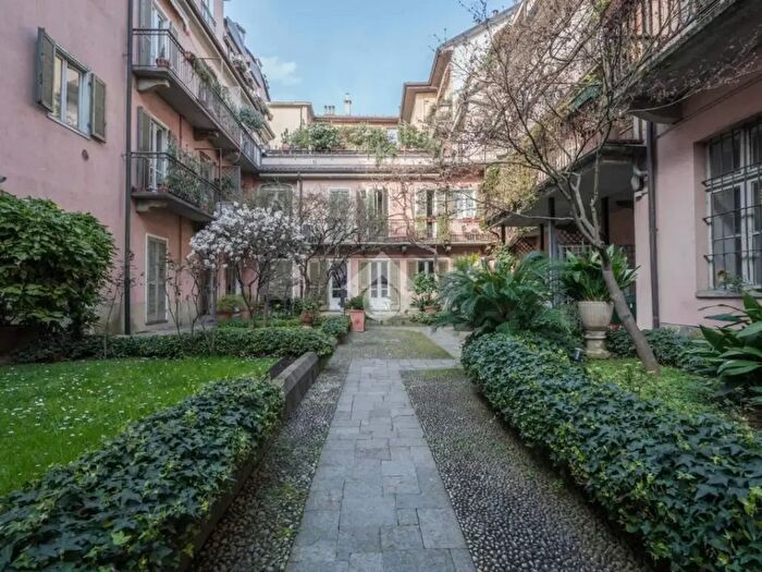 Appartamento bilocale in affitto in Via della Rocca, Torino