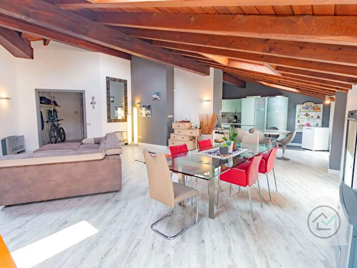 Appartamento quadrilocale in vendita in Via Dazio Vecchio, Varese