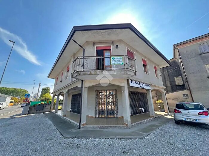 Casa con 6 locali in vendita in Via Bigolo, Trebaseleghe