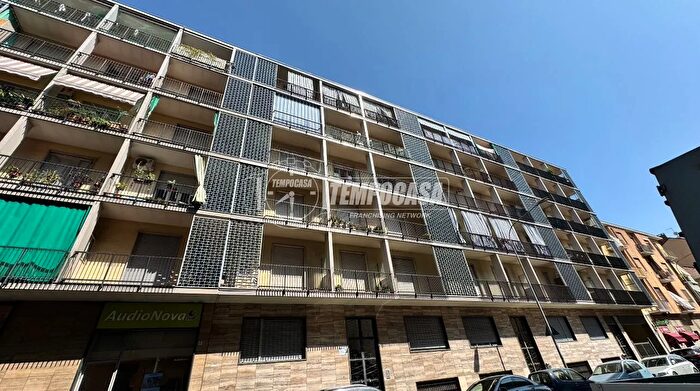 Appartamento trilocale in vendita in Via Monastir, Torino