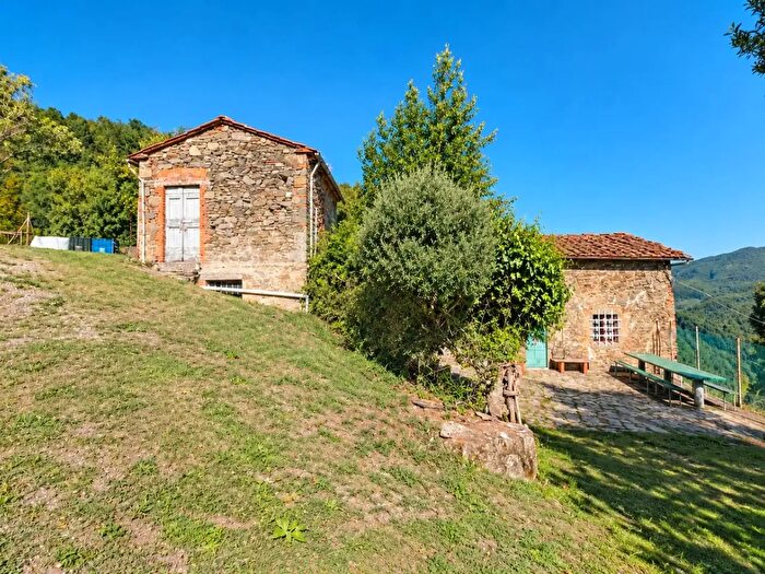 Casa trilocale in vendita in Via di Migliana, Cantagallo