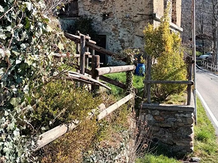 Casa in vendita in Frazione Mornico, Bellano