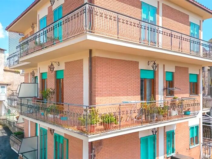 Appartamento trilocale in vendita in Viale San Francesco dAssisi, Olevano Romano