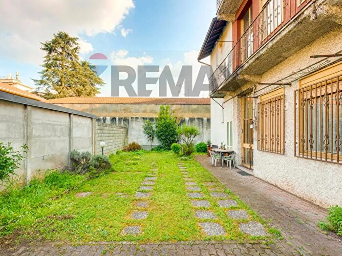 Casa con 6 locali in vendita in Via Villafranca, Busto Arsizio