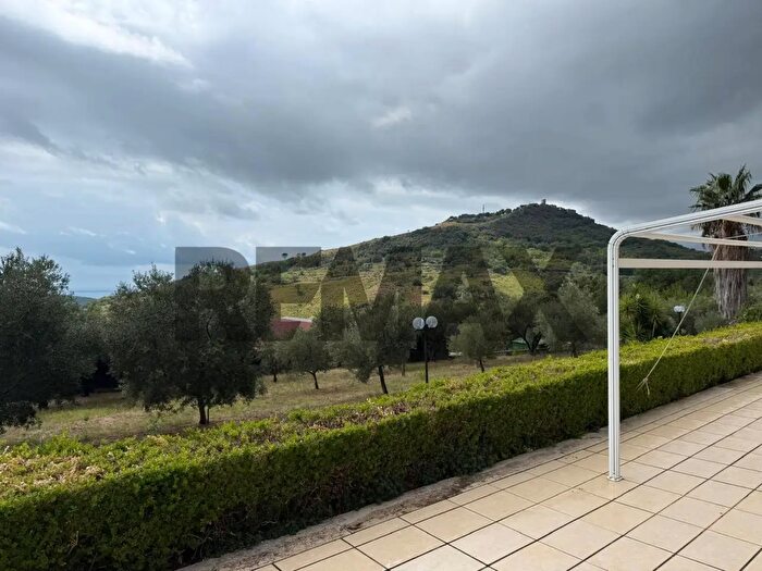Casa con 6 locali in vendita in Via Fosso Castaldi, Formia