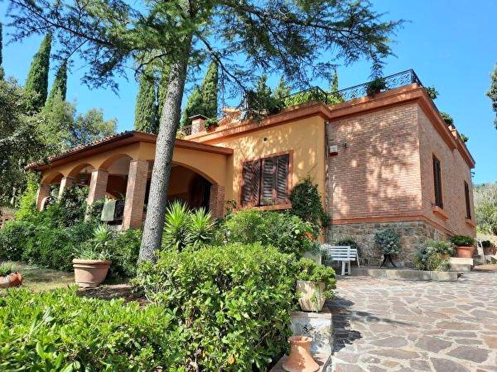 Casa con 7 locali in vendita in Rosignano Marittimo