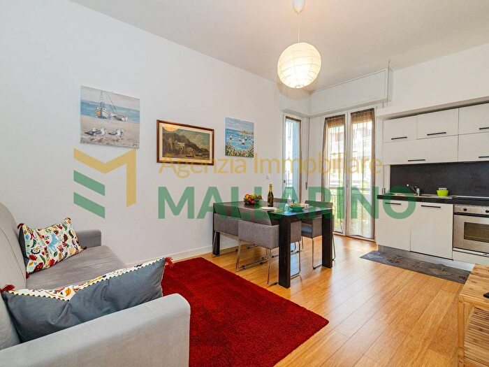 Appartamento trilocale in affitto in Via Generale Enrico Caviglia, Centro, Finale Ligure