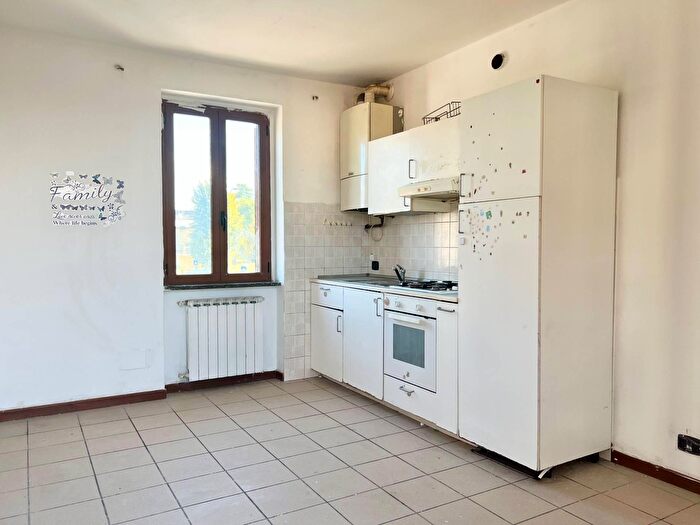 Appartamento bilocale in vendita in Via Dante Alighieri, Gorlago