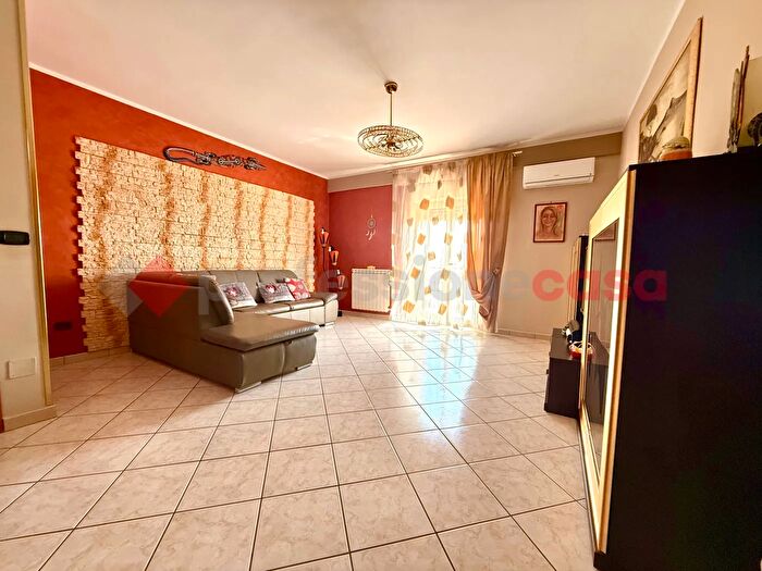 Appartamento trilocale in vendita in Via Deledda, Acerra