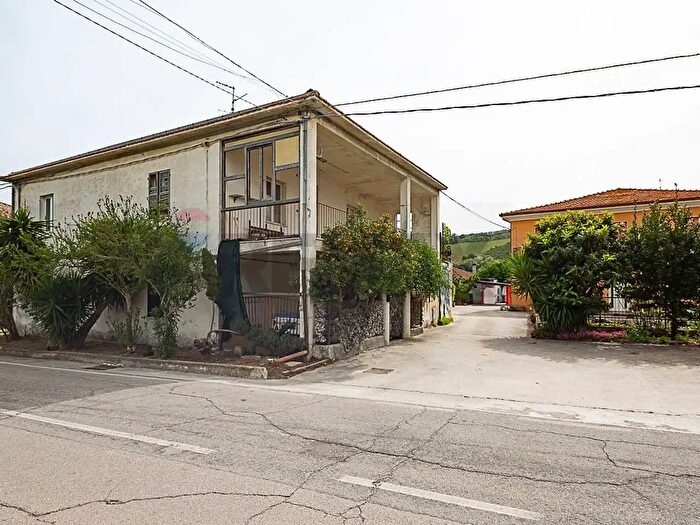 Casa con 6 locali in vendita in Miglianico