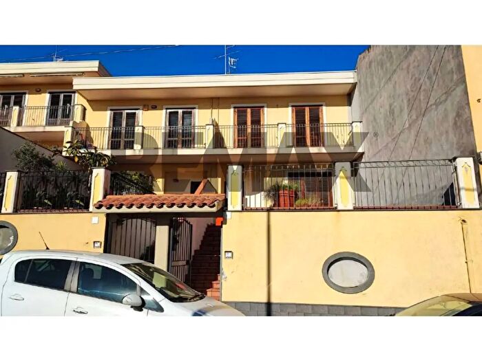Casa con 7 locali in vendita in Via Castelnuovo Don Bosco, Acireale