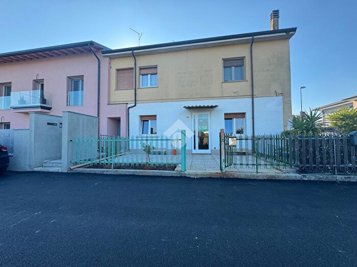 Appartamento quadrilocale in vendita in Via Edmondo De Amicis, Sona
