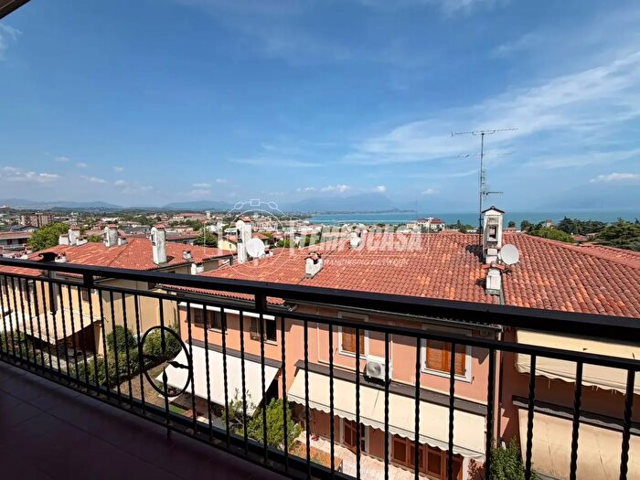 Casa con 5 locali in vendita in Desenzano Del Garda