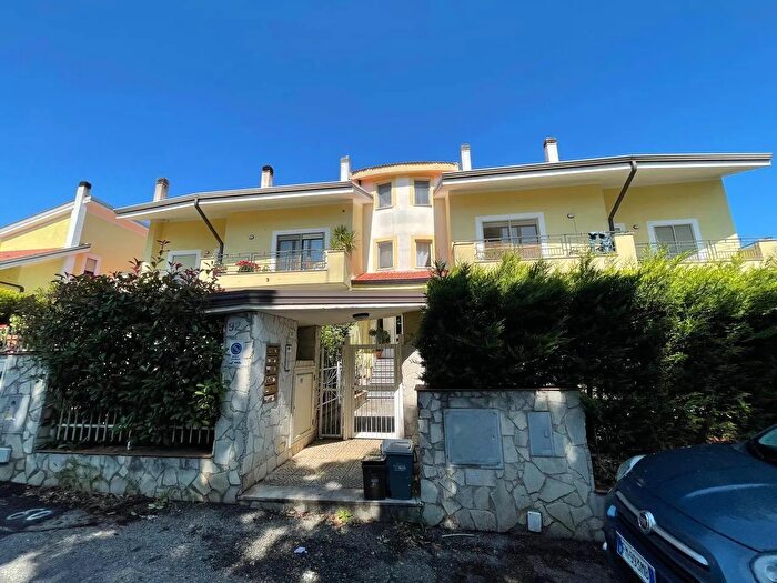 Appartamento trilocale in vendita in Via Raffaello Sanzio Rende, Rende