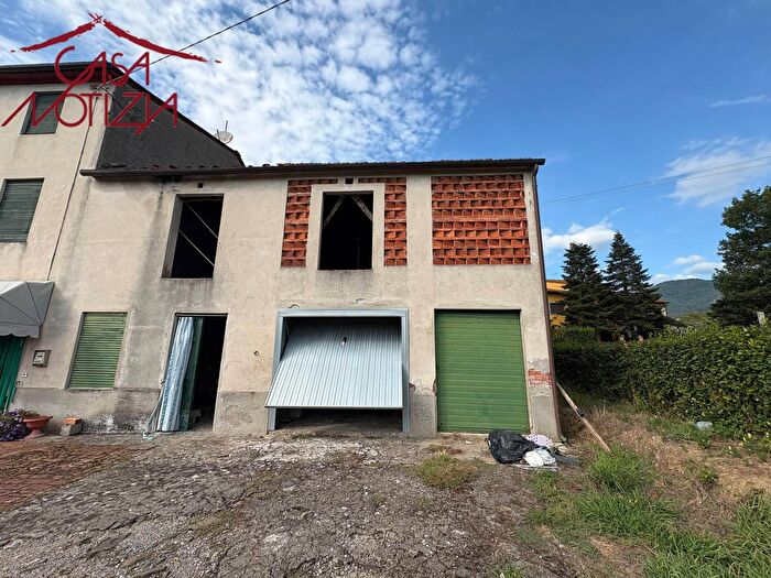 Appartamento con 9 locali in vendita in Via del Giardinetto, Capannori