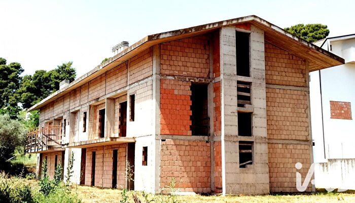 Casa con 10 locali in vendita in Viale dei Pini, Collecorvino