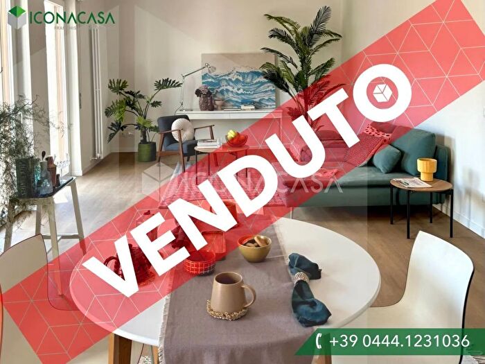 Appartamento con 6 locali in vendita in Via Santa Bertilla, Vicenza
