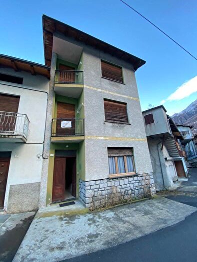 Casa con 6 locali in vendita in Via alle Corti, Verceia