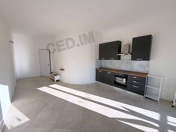 Appartamento trilocale in affitto in Via Martiri della Libertà, Centro, Rho