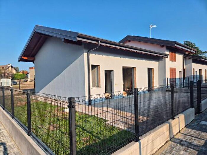 Casa trilocale in vendita in Via Don Angelo Sassi, Fino Mornasco