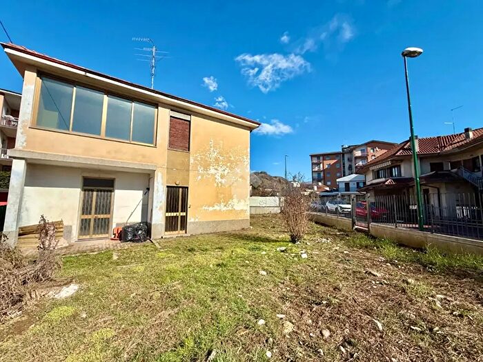 Casa quadrilocale in vendita in Via Mulino Vecchio, Scanzorosciate