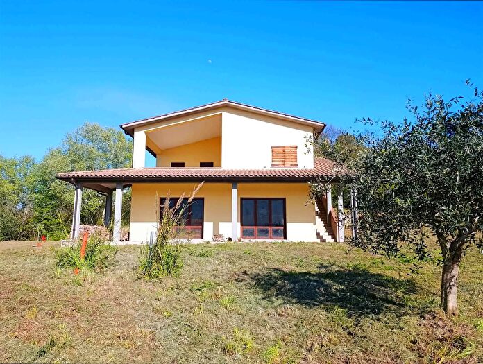 Casa con 6 locali in vendita in Via Collefiore Snc Collevecchio, Collevecchio