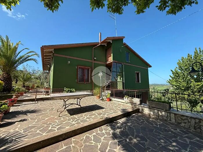 Casa trilocale in vendita in Via Collemario, Montebuono