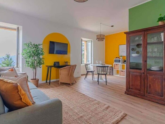 Appartamento monolocale in affitto in Via Roma, Brunate