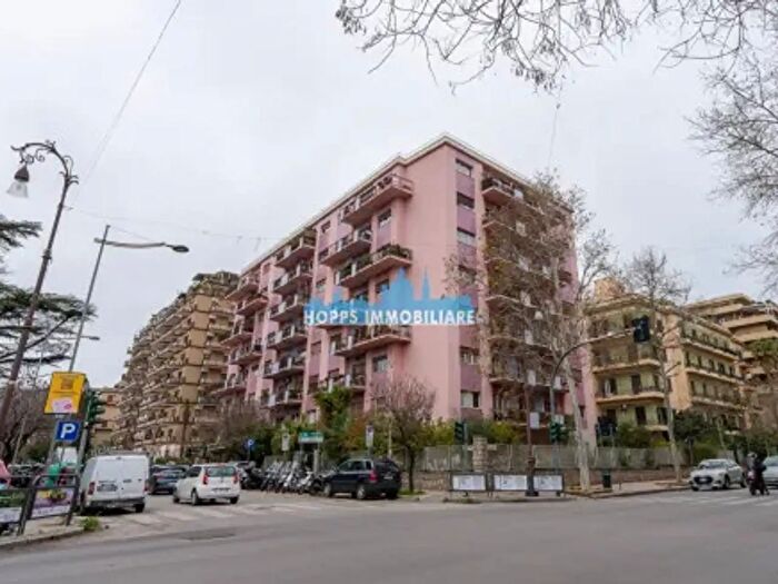 Appartamento con 6 locali in vendita in Viale Lazio, Palermo