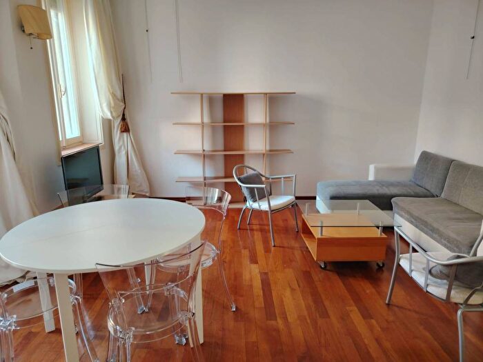 Appartamento trilocale in affitto in Galleria Unione, Missori, Milano