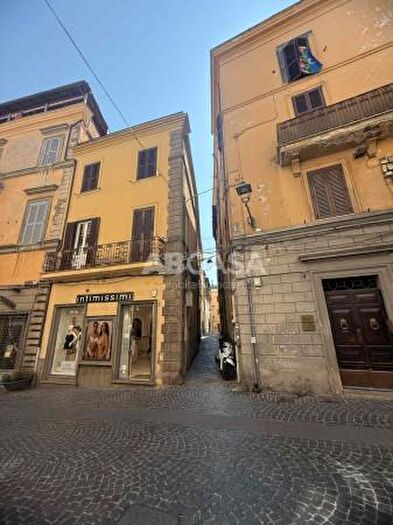 Appartamento con 6 locali in vendita in Vico del Gallo, Velletri