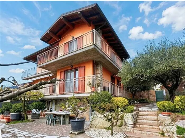 Casa con 5 locali in vendita in Via Pietra, Viadanica