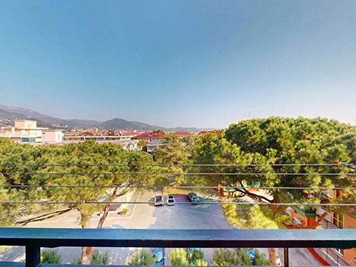 Appartamento trilocale in vendita in Borghetto Santo Spirito