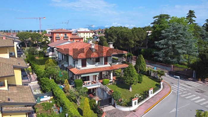 Casa con 5 locali in vendita in Via XX Settembre, Sirmione