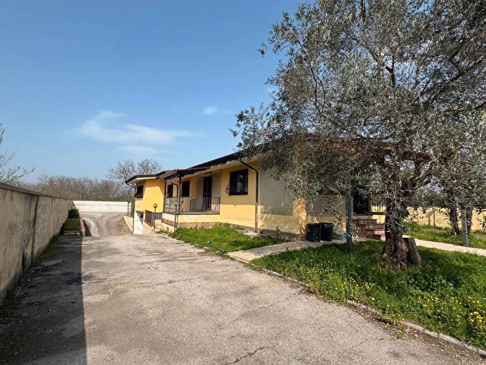 Casa con 6 locali in affitto in Via Feruto, Saviano