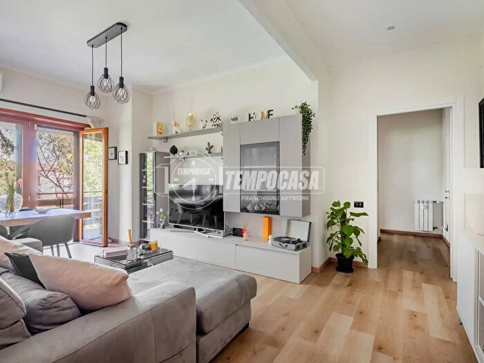 Appartamento trilocale in vendita in Via Alberto Litta Modignani, Roma