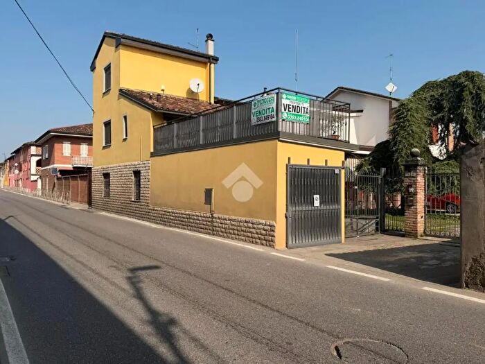 Casa trilocale in vendita in Via Treviglio, Cremosano